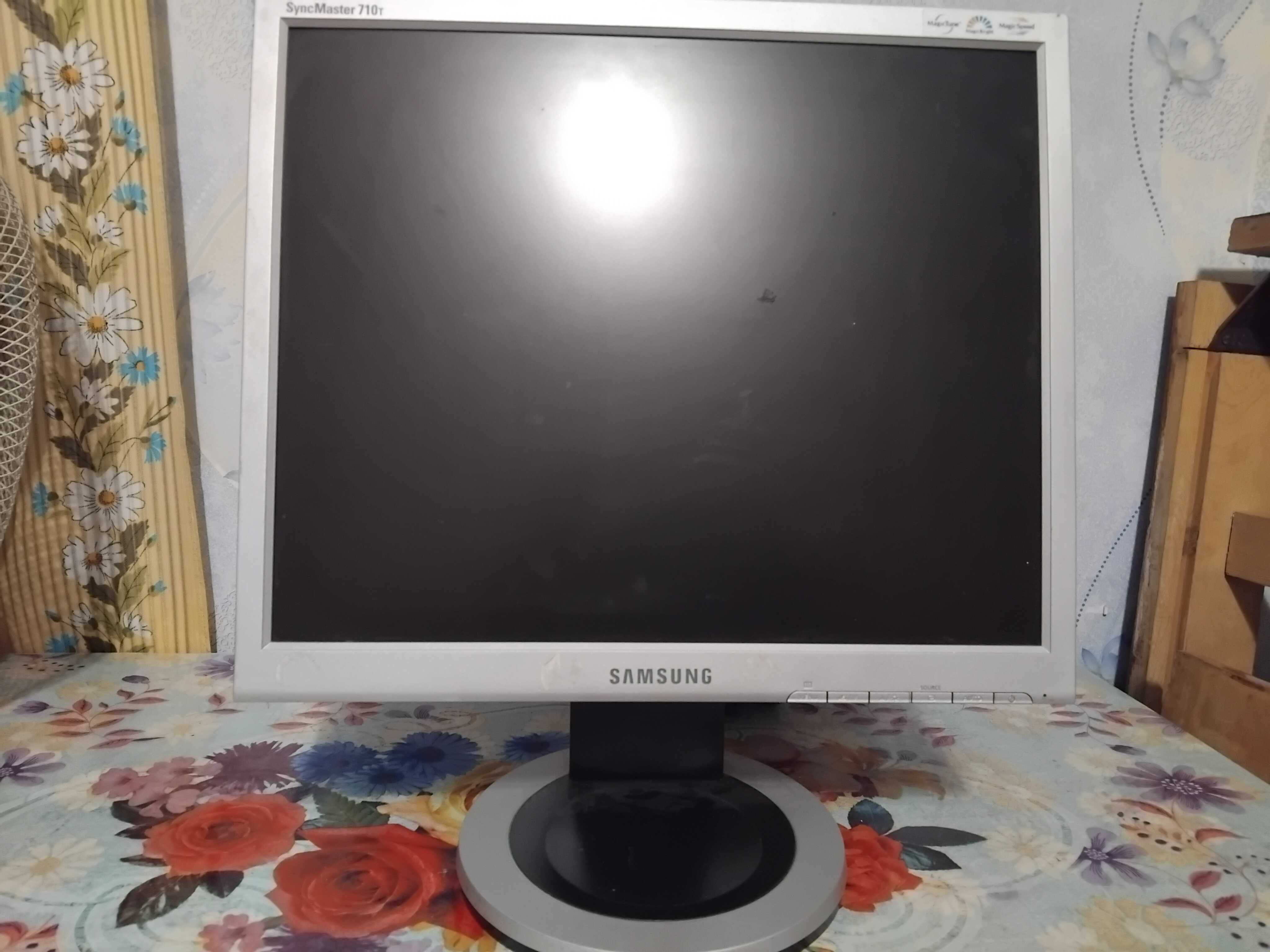 Монитор Samsung 710T