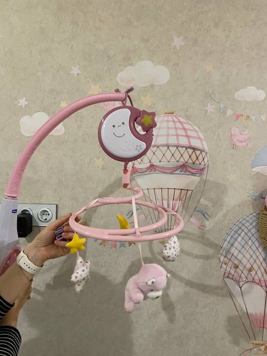 Іграшка-мобіль chicco next2dreams, рожева + батарейки
 +