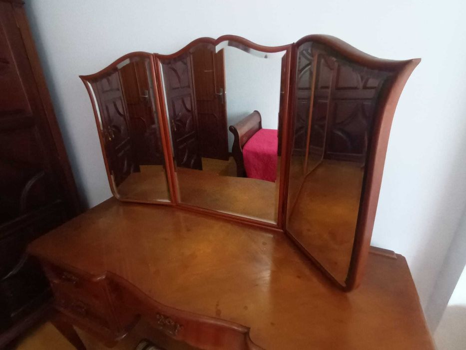 Penteadeira/ toucador estilo Queen Anne.