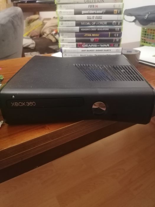 Xbox360, kinect, 2 pady, jeden na kabel bez jednej gumki na kontrolerz