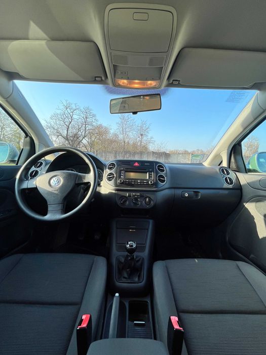 Volkswagen Golf Plus 1.6 МКПП (6-ступка)
