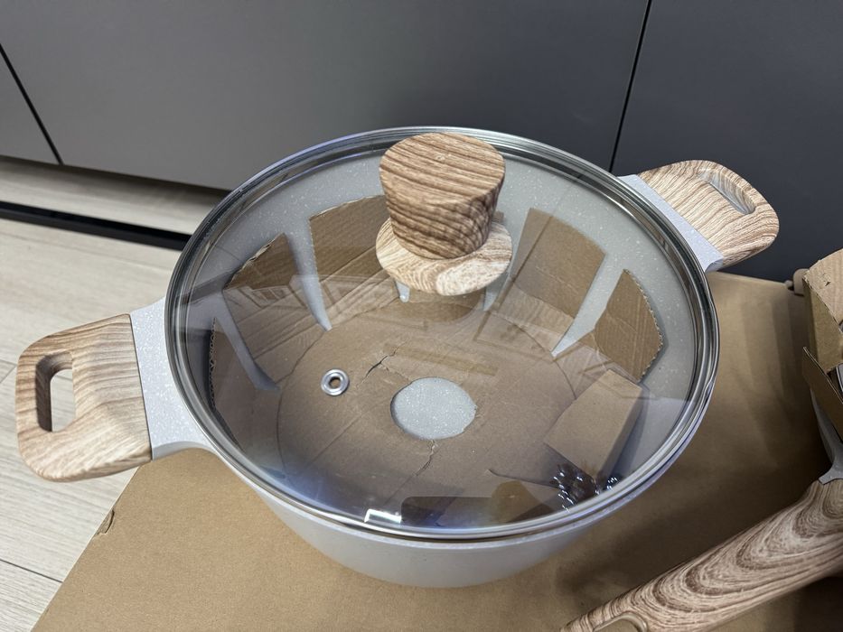 Zestaw naczyń i przyborów Wodillo - do wszystkich typów kuchni nowe