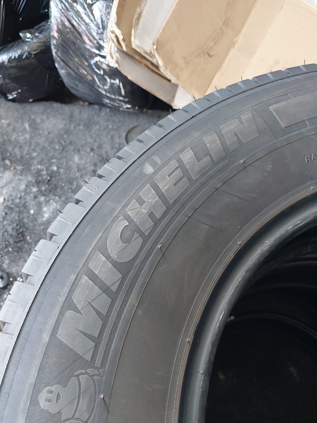 Opony używane 225/66/16c michelin 2x8 mm 2x6.5 mm