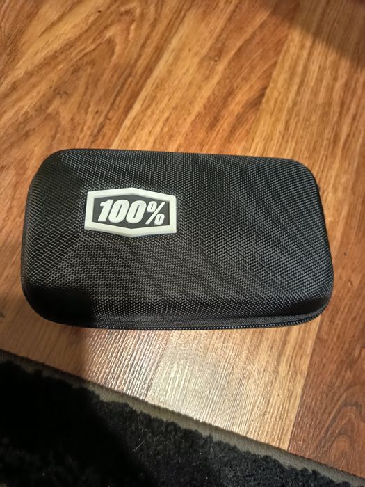 Okulary sportowe 100% + 3 szyby, etui, woreczek