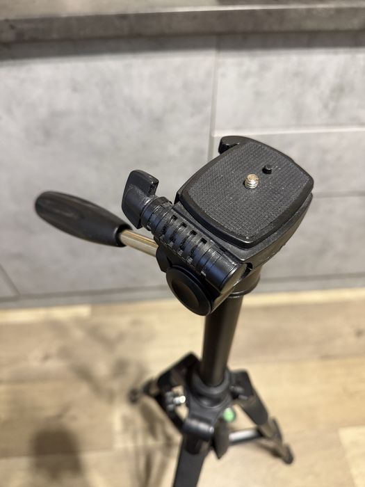 Штатив фірми JEIFN для фотоапарату M1 + відеоголовка