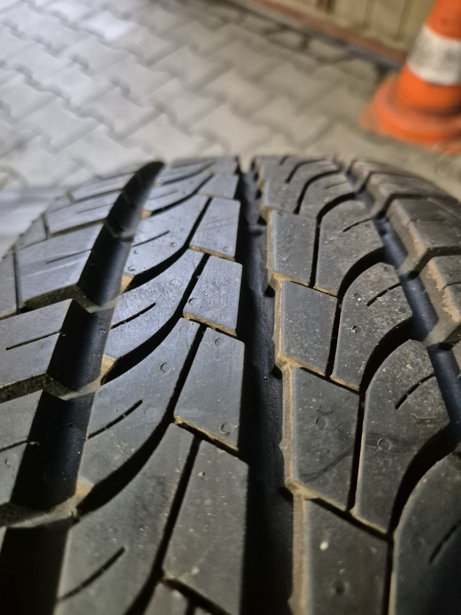 Opony wzmacniane 215/70 R 15C