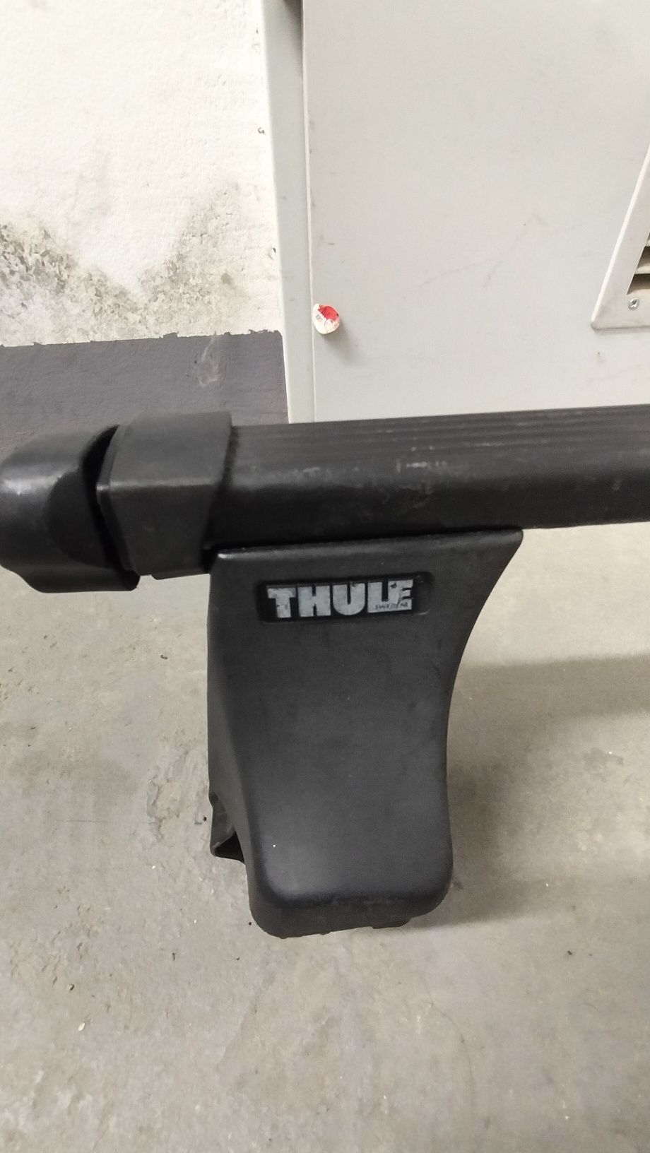 Bagażnik dachowy Thule na 4 rowery