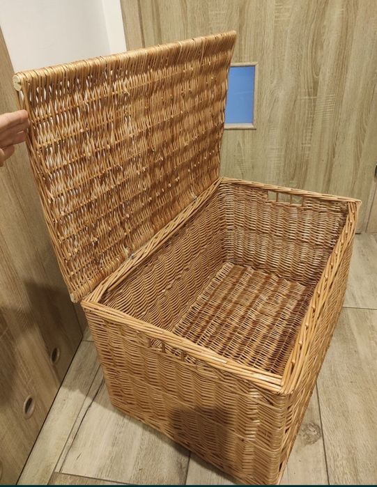 Duży kufer wiklinowy. Solidne wykonanie