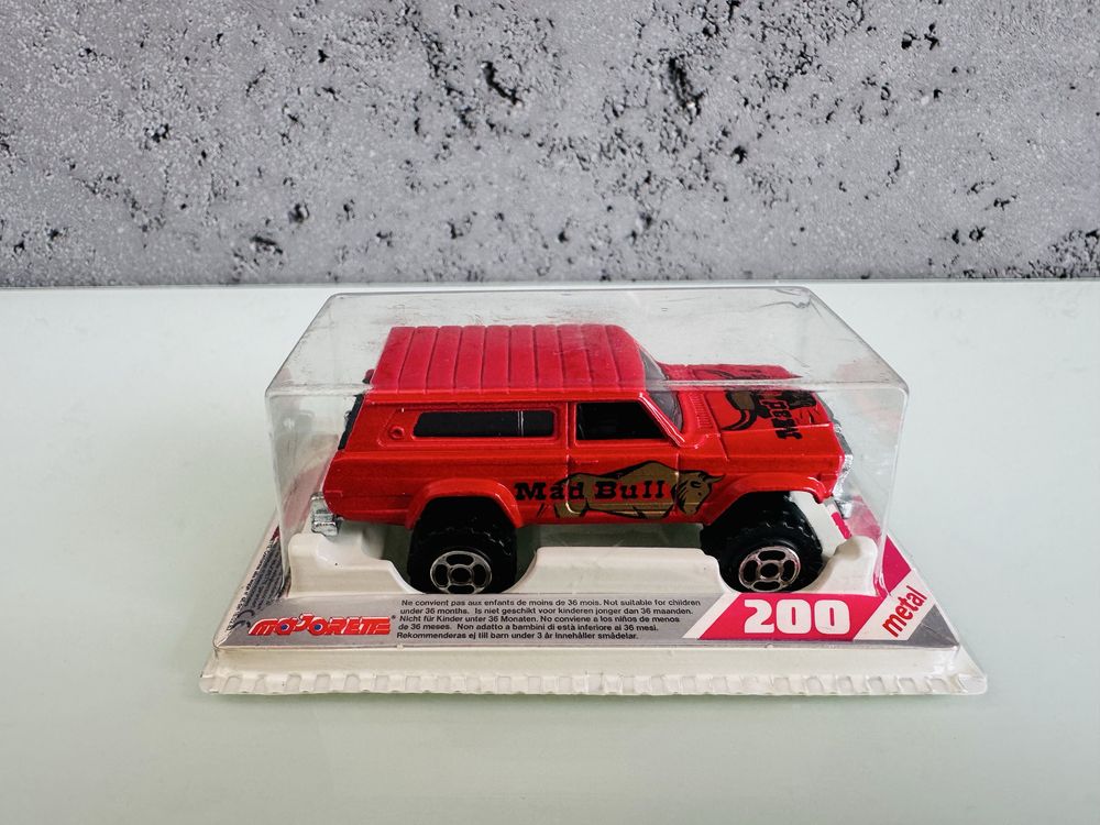Majorette - Jeep Cherokee Wagoneer - skala jak Matchbox