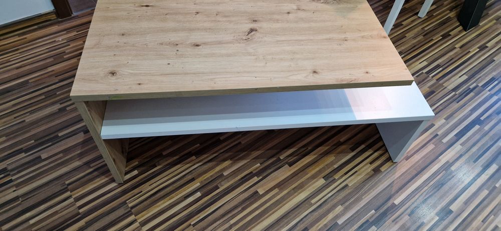 Stolik kawowy z półką