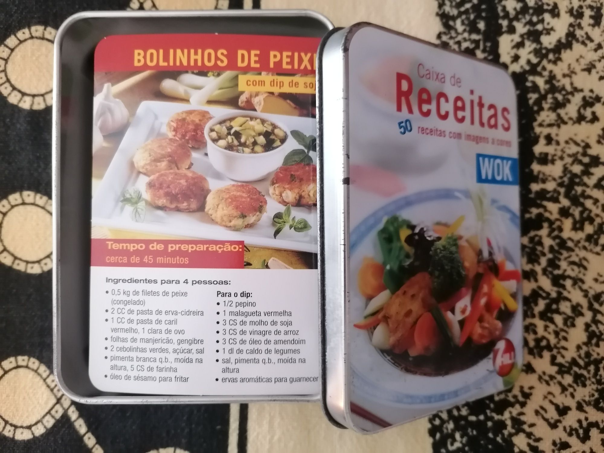 Caixa com 50 receitas no wok