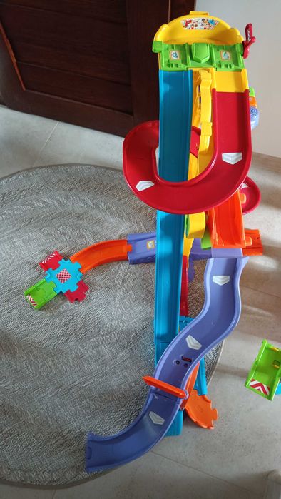 Zestaw tor wyścigowy pętla i remiza strażacka Vtech tut tut autka