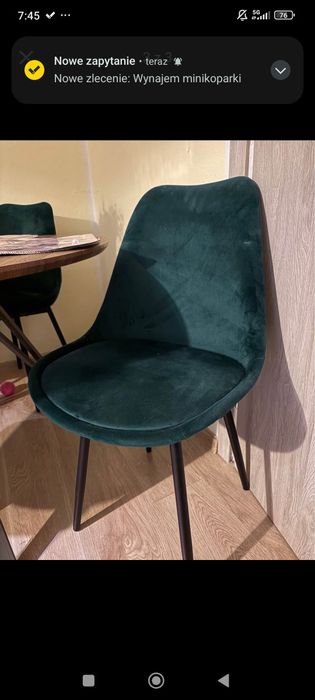 Stół okrągły z krzesłami