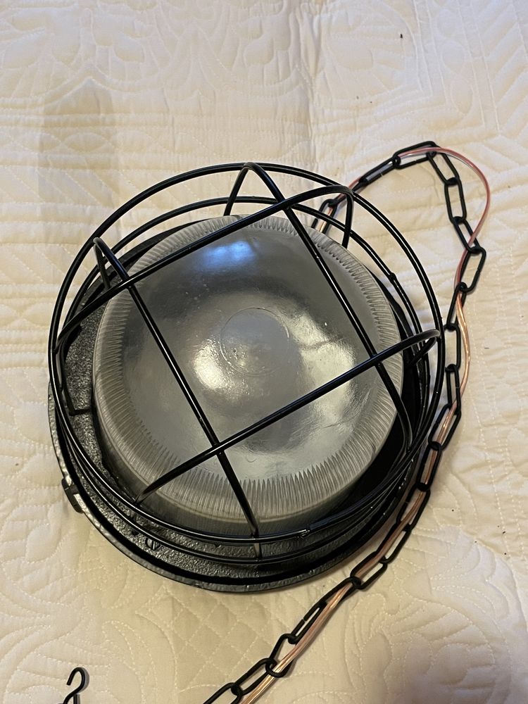 Industrialna lampa żeliwna