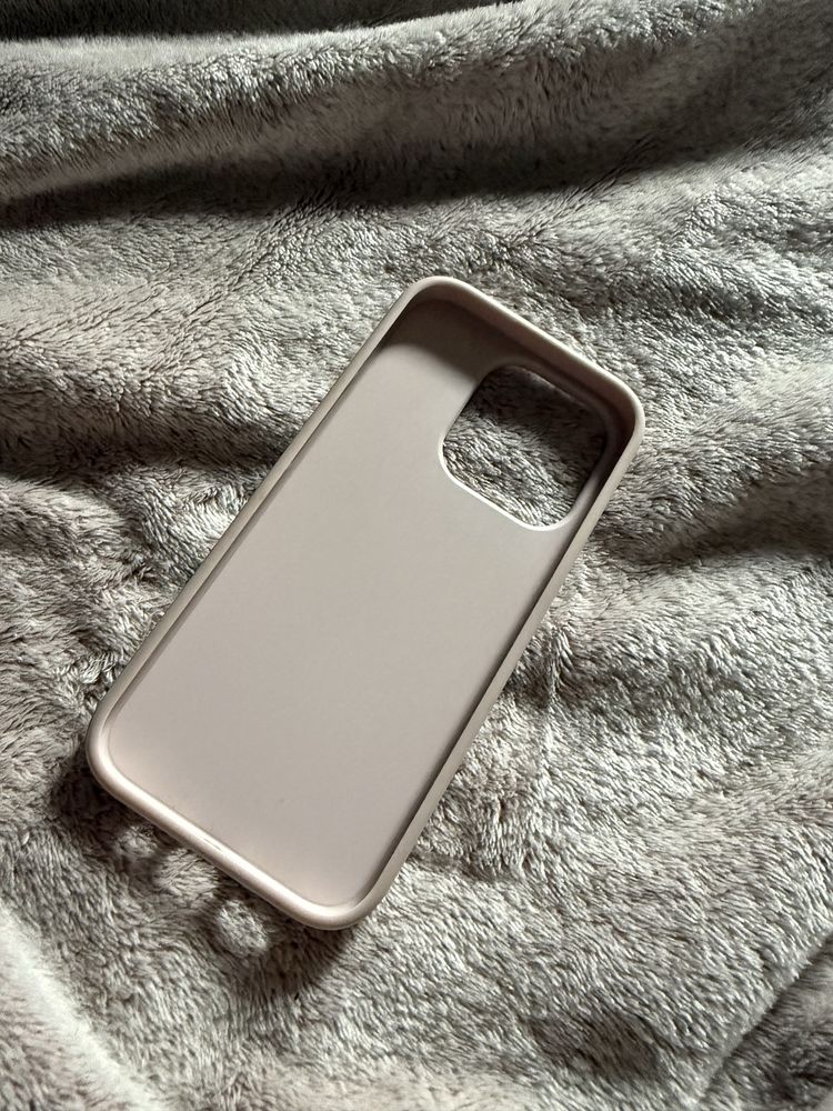 Etui iphone 15 pro guess