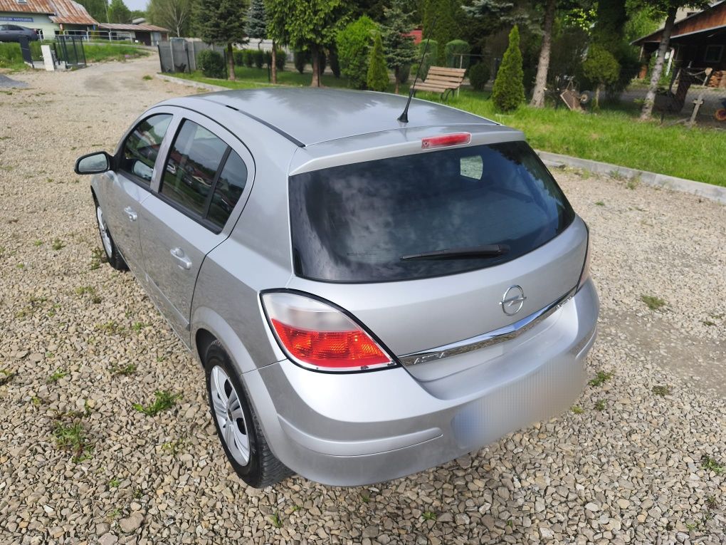 Opel Astra H 1.6 Twinport 5-drzwi