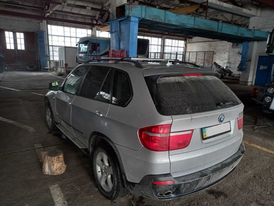 Перемычки Аэро с креплениями под штатные рейлинги на BMW X5