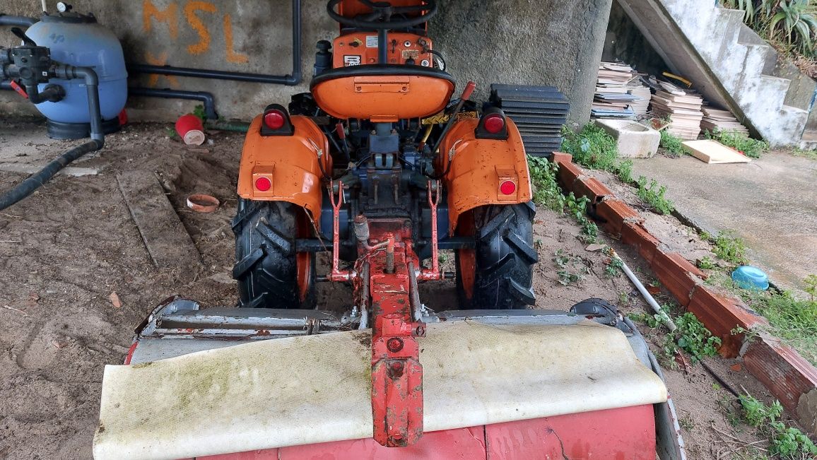 Trator kubota b6000 4x4