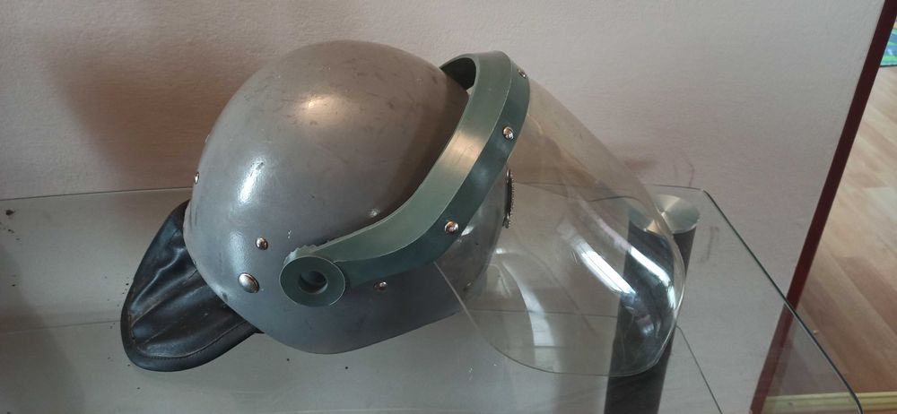 kask MO PRL przyłbica