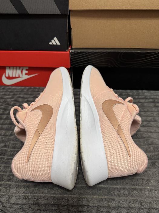 Жіночі кросівки Nike Wmns Tanjun 39(25см) оригінал