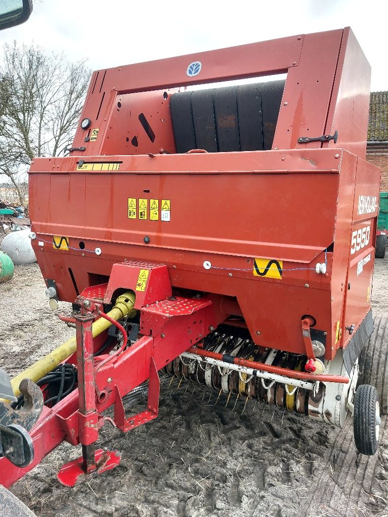 Prasa New Holland 5950