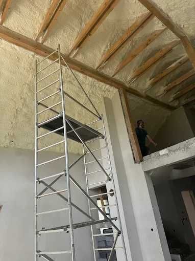 Kompleksowa adaptacja poddaszyOcieplenie PianąPUR zabudowa karton Gips