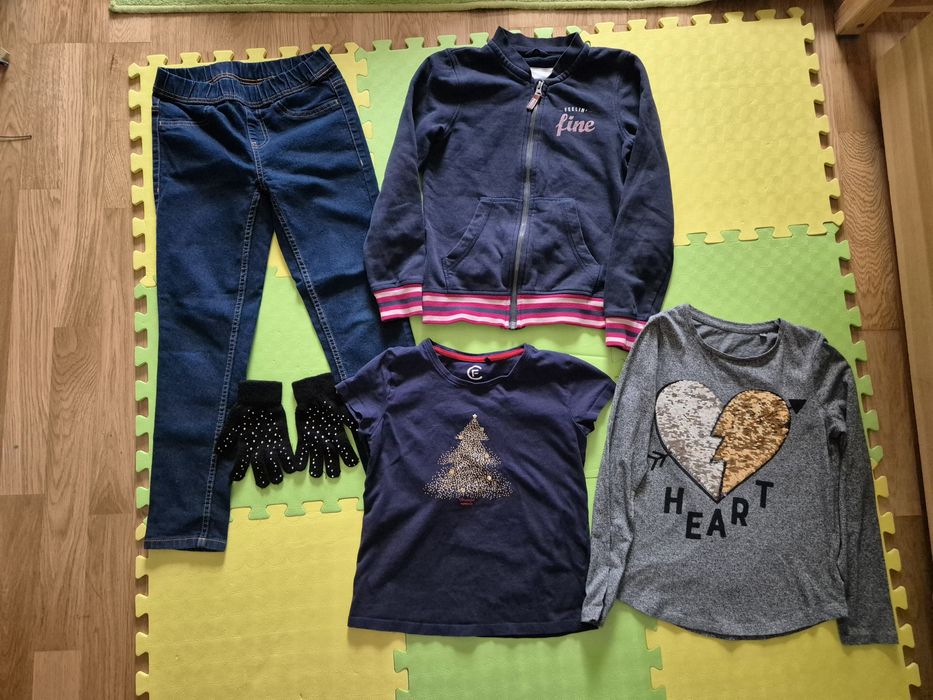 Zestaw ubrań , spodnie ,bluza ,koszulka krotka i dluga i rękawiczki