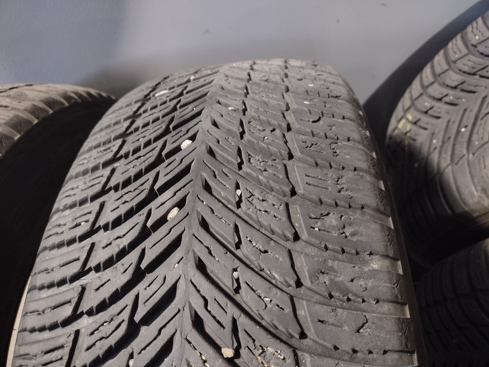 Opony całoroczne  Nokian 215/60r16