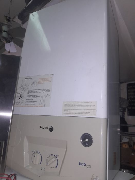 2 caldeiras de gas natural 200€ cada