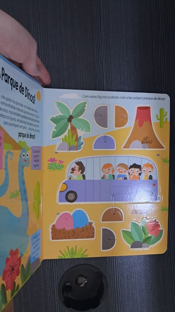 Livro de dinossauros com atividades