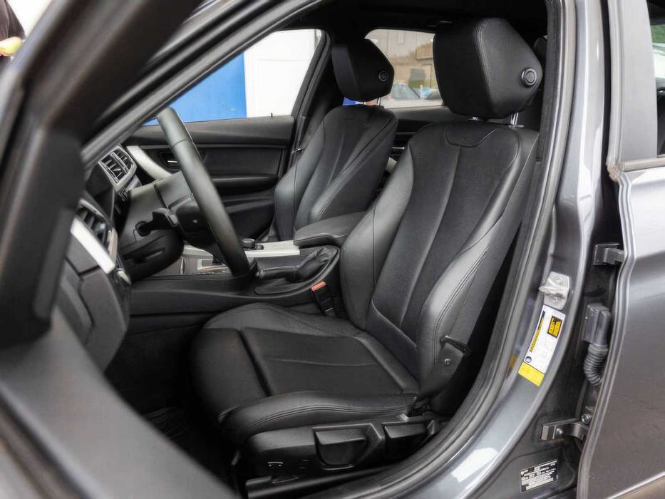 BMW 3 Series 320i      2016