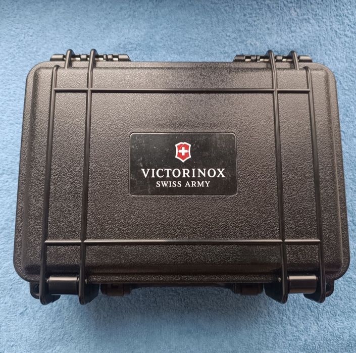 Часы  Victorinox