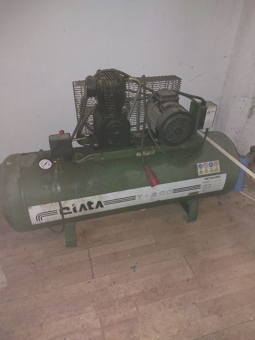 Compressor  de  200 litros
