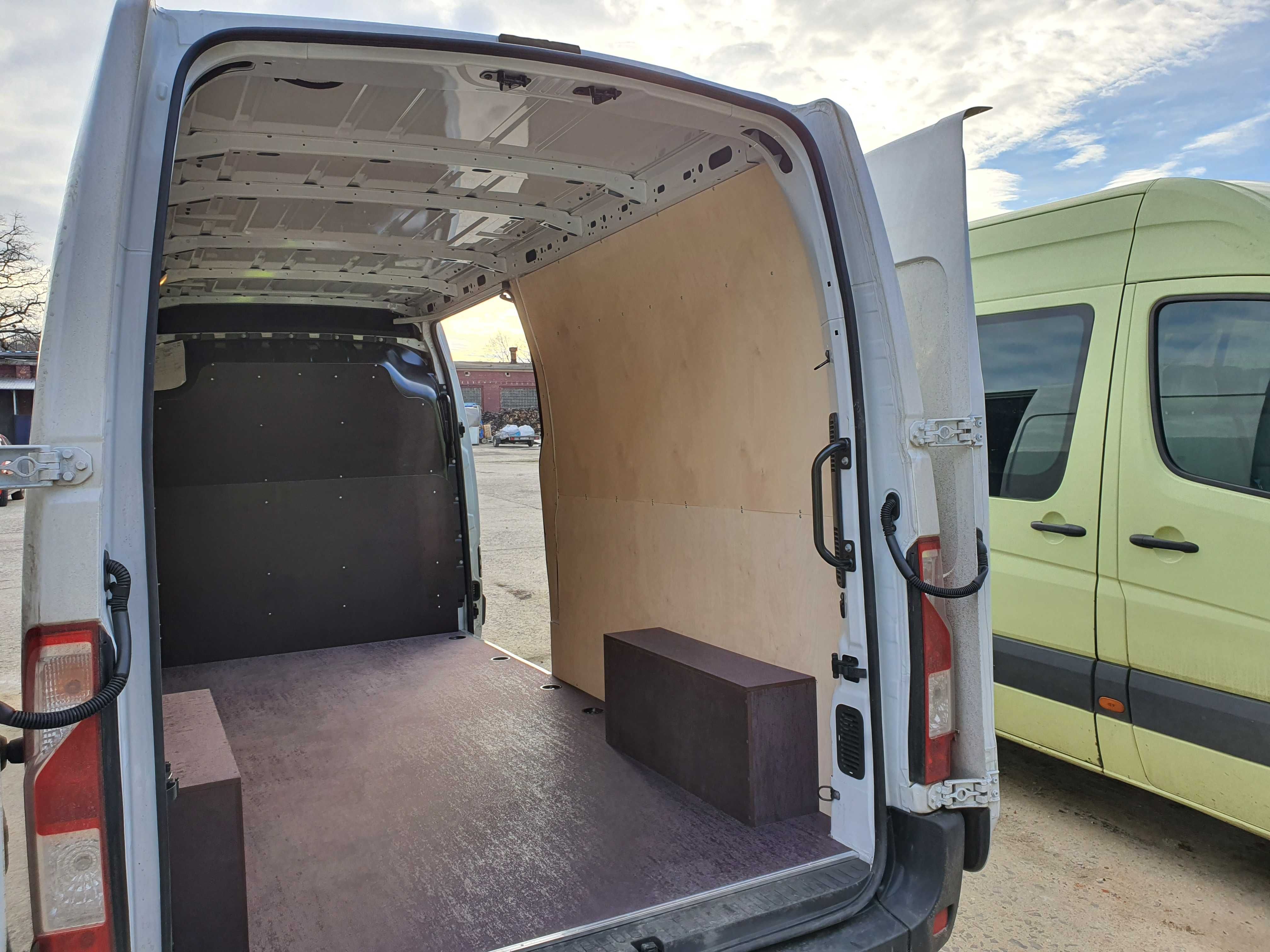 Zabudowa busa, Renault Master L3H2 obicie paki z montażem