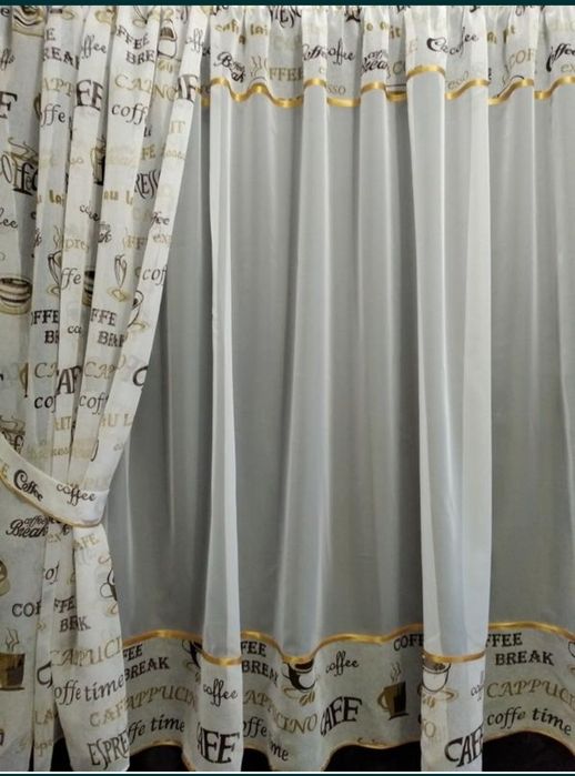 Гарний комплект на вікно