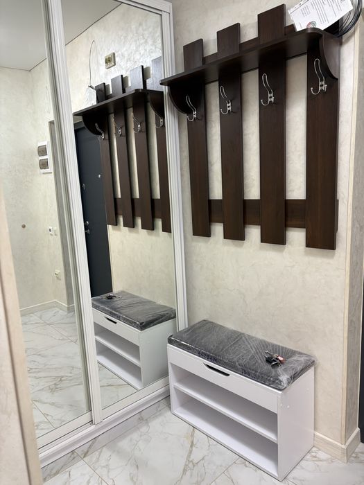 Вішалка деревяна в прихожу