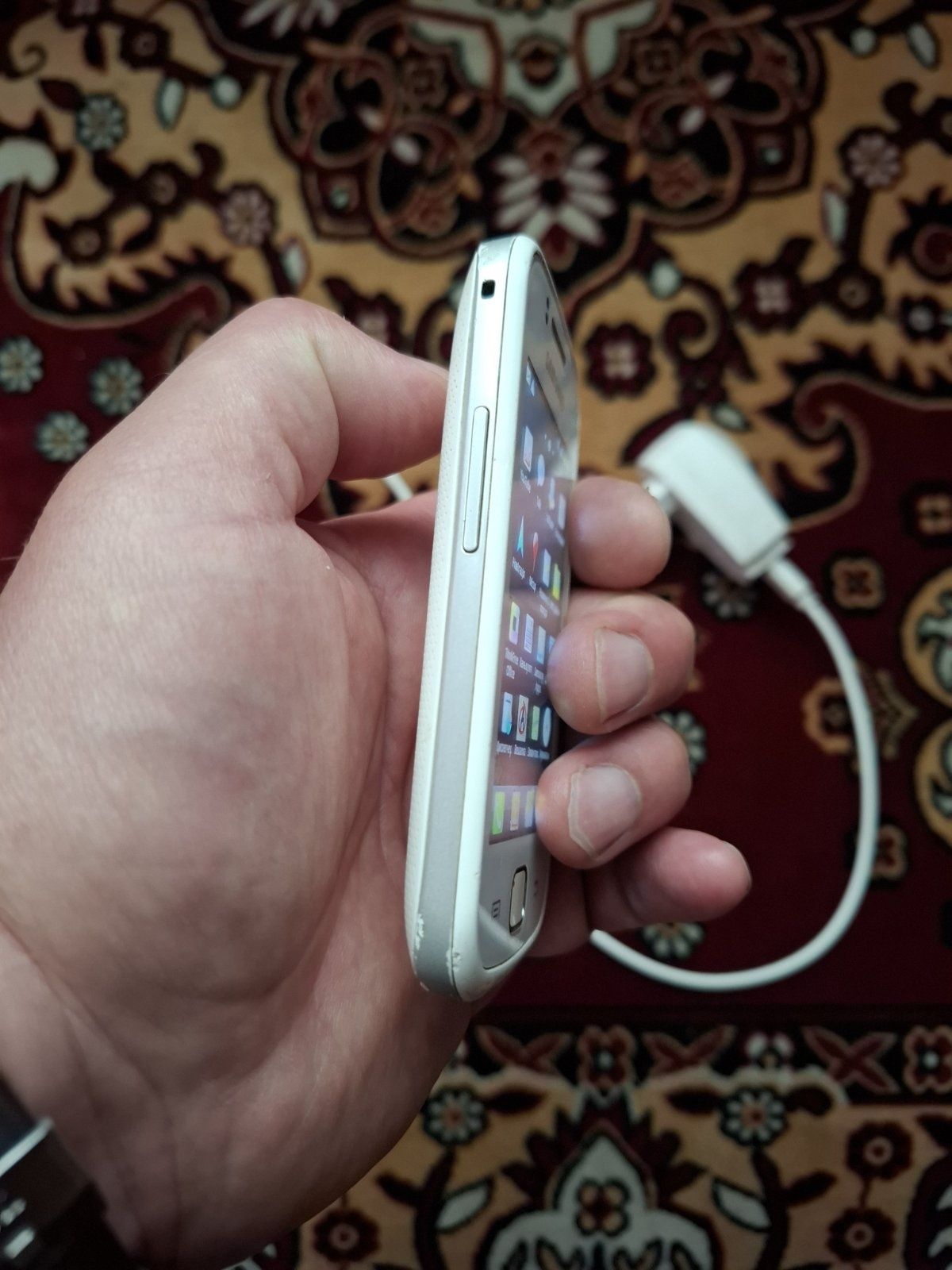 Телефон Samsung galaxy gio