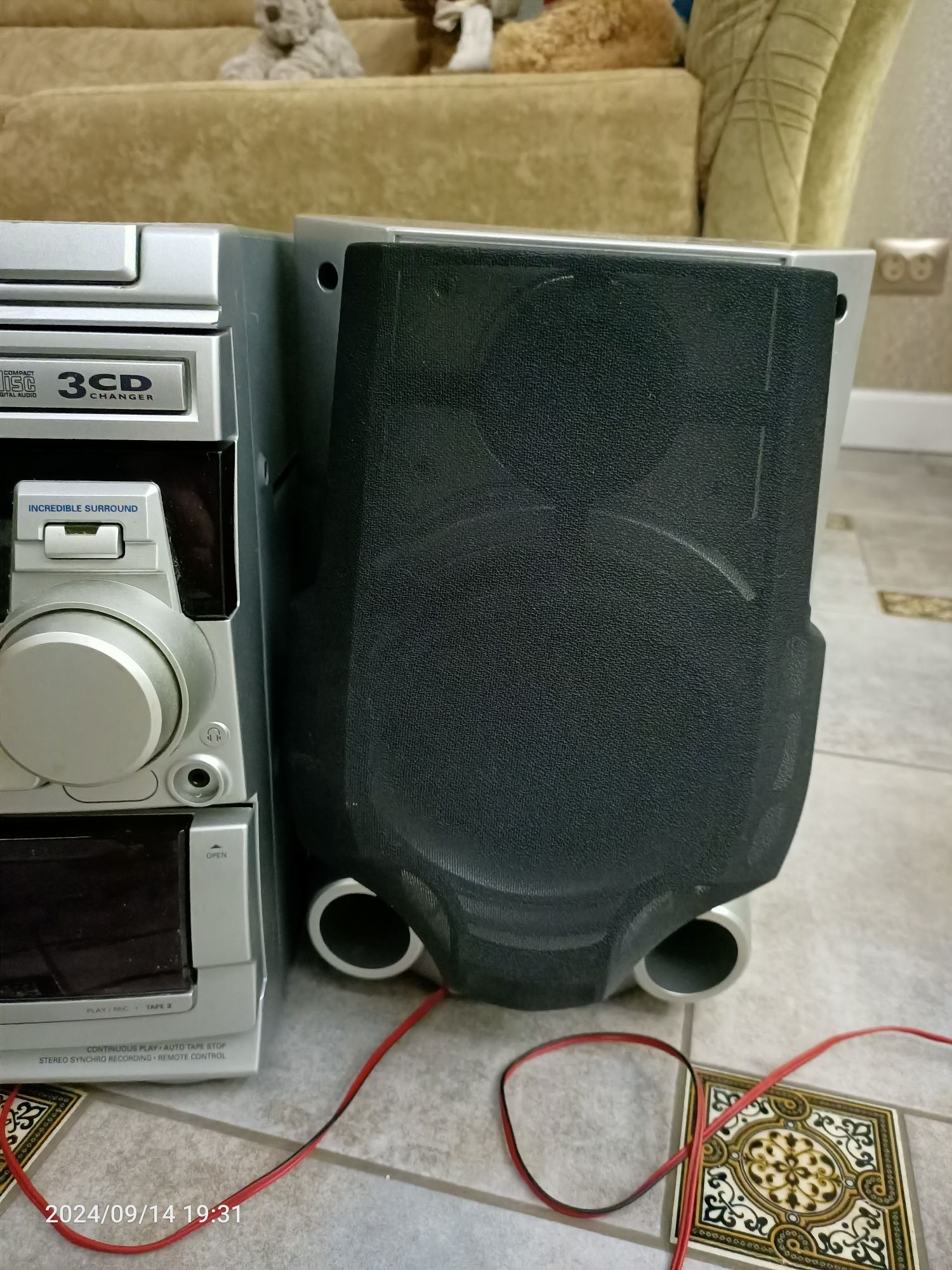 Продам музикальный центр philips.