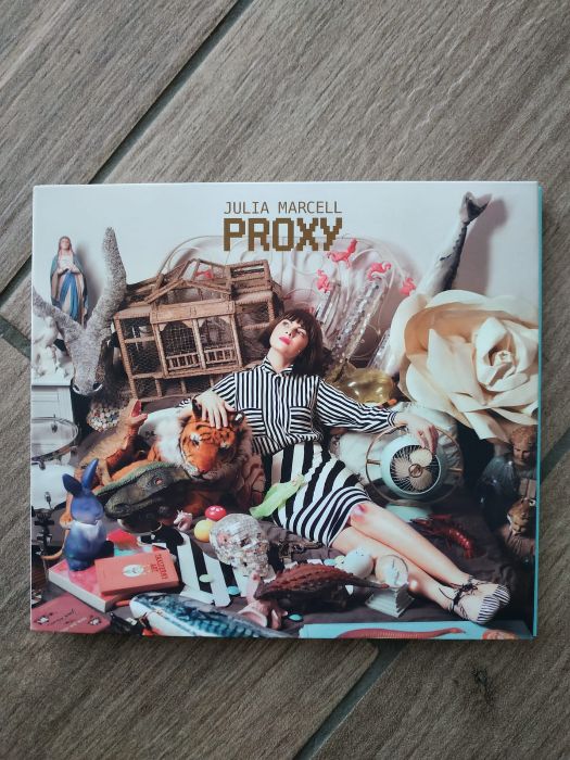 Julia Marcell "Proxy" z autografami