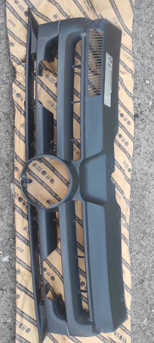 Решітка радіаторна VW Т5 рестайл 2011р