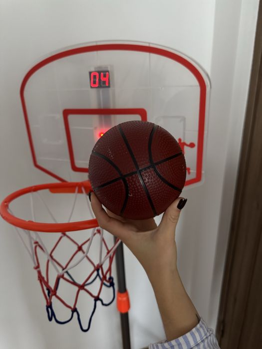 Баскетбольне кільце з мʼячем