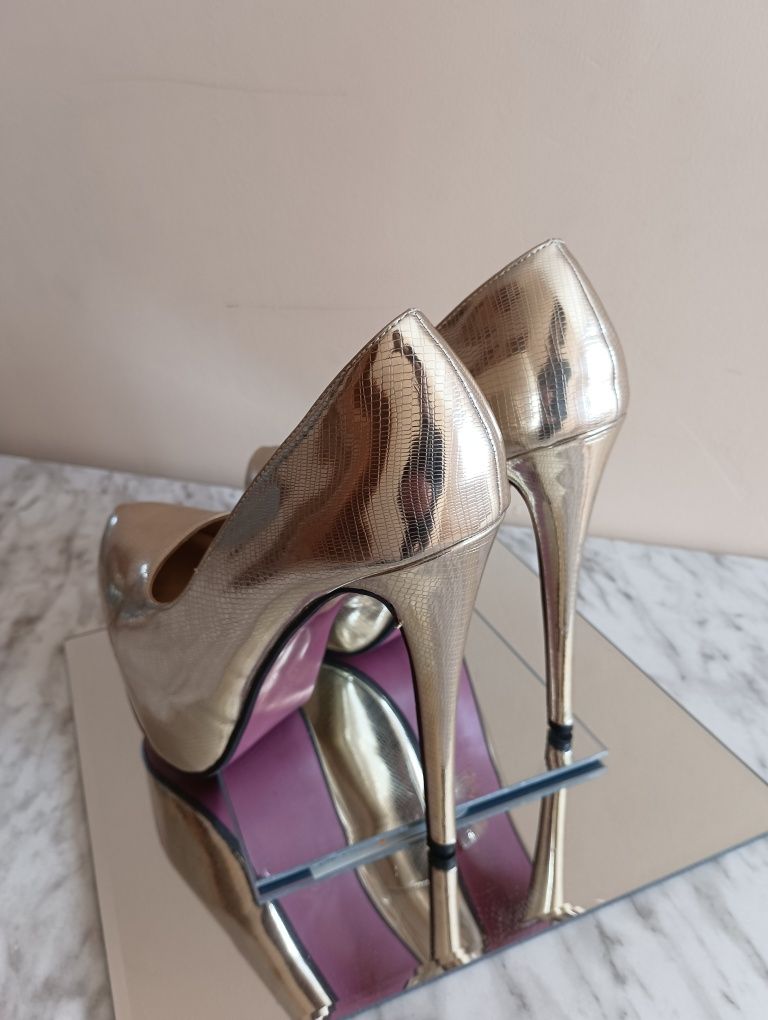 Vendo sapatos de salto alto 37 usados uma vez