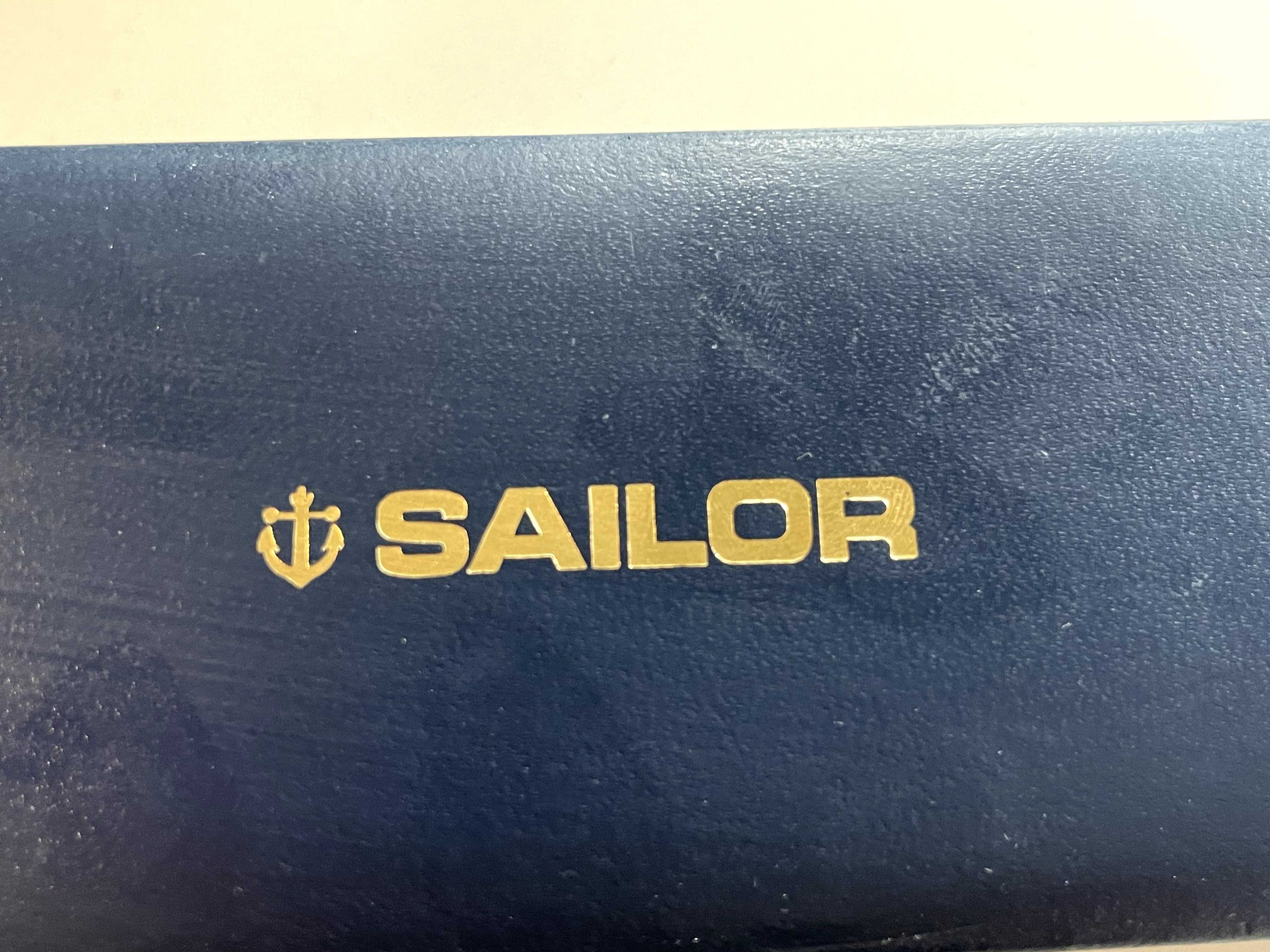 Sailor 1911 Professional Gear. Ручка з золотим пером