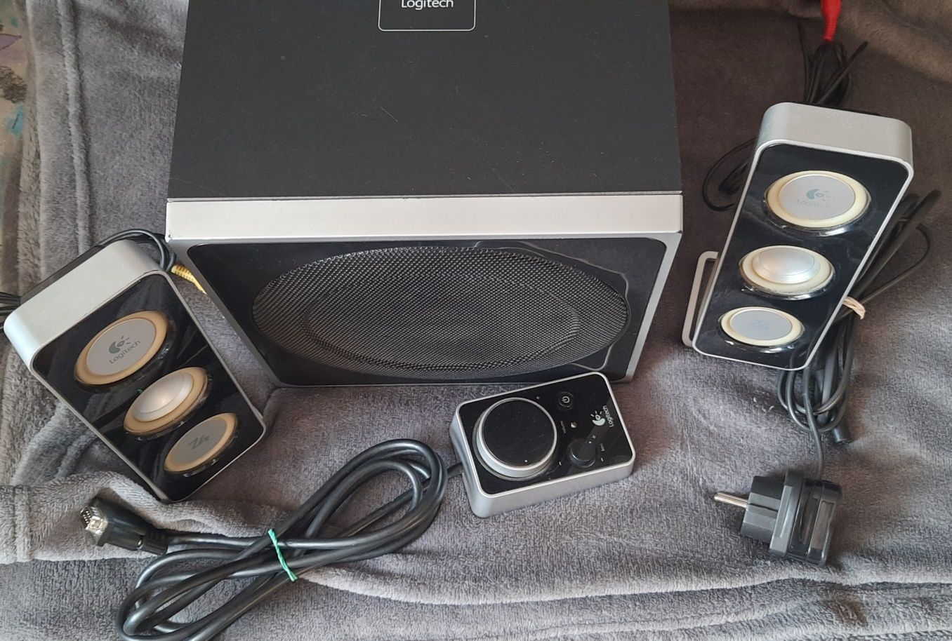 Głośniki Logitech Z-4 wraz z subwooferem