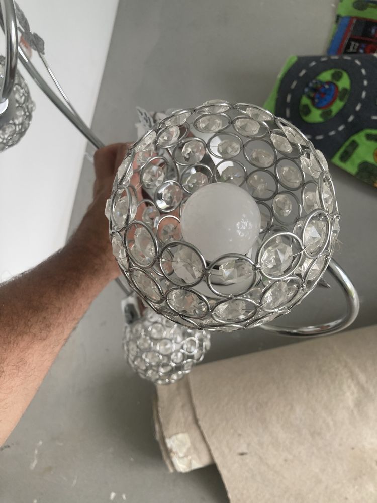 Lampa do salonu stan idealny