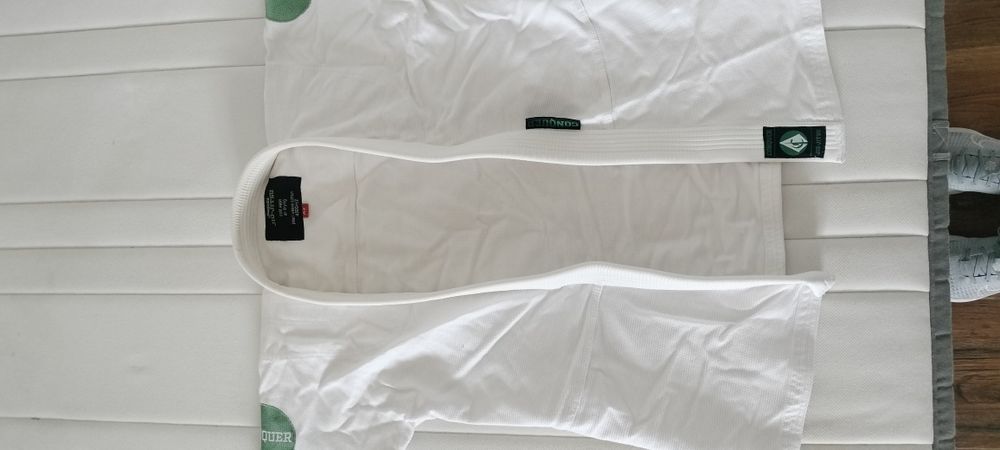 Kimono branco marca Conquer