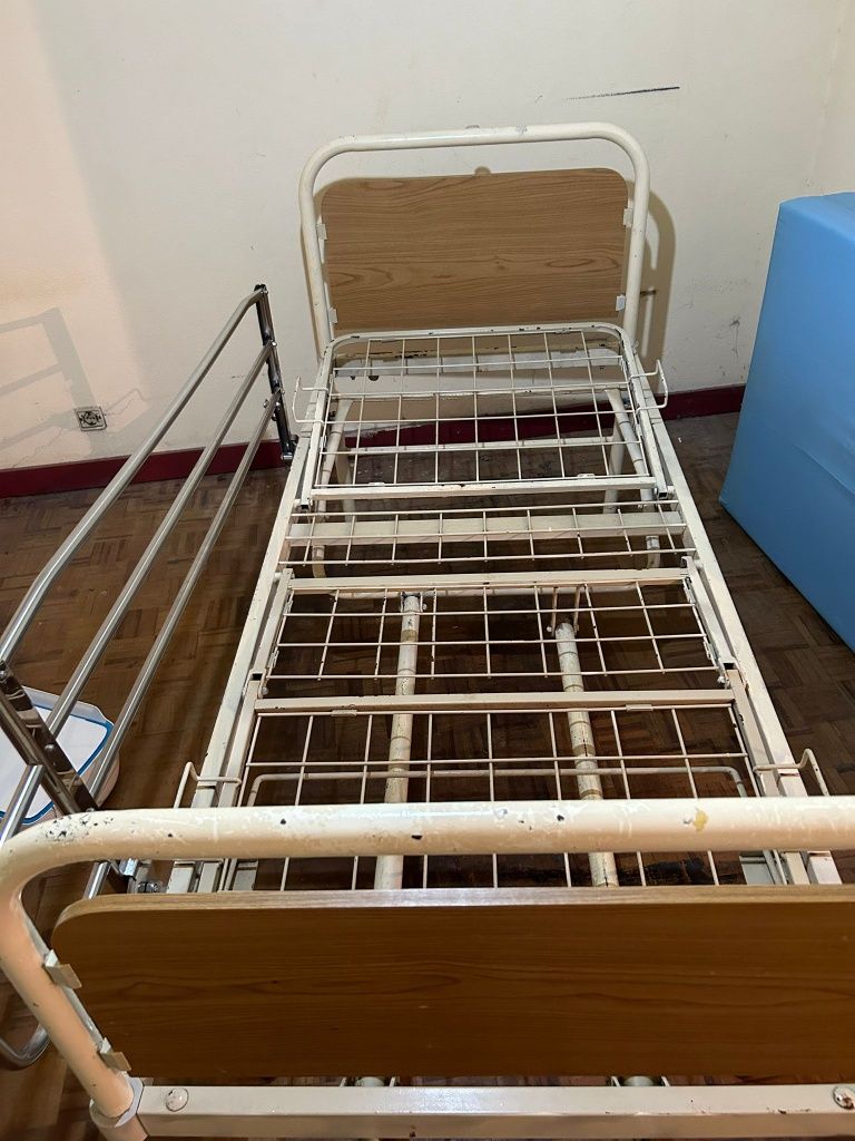 Cama articulada hospitalar manual