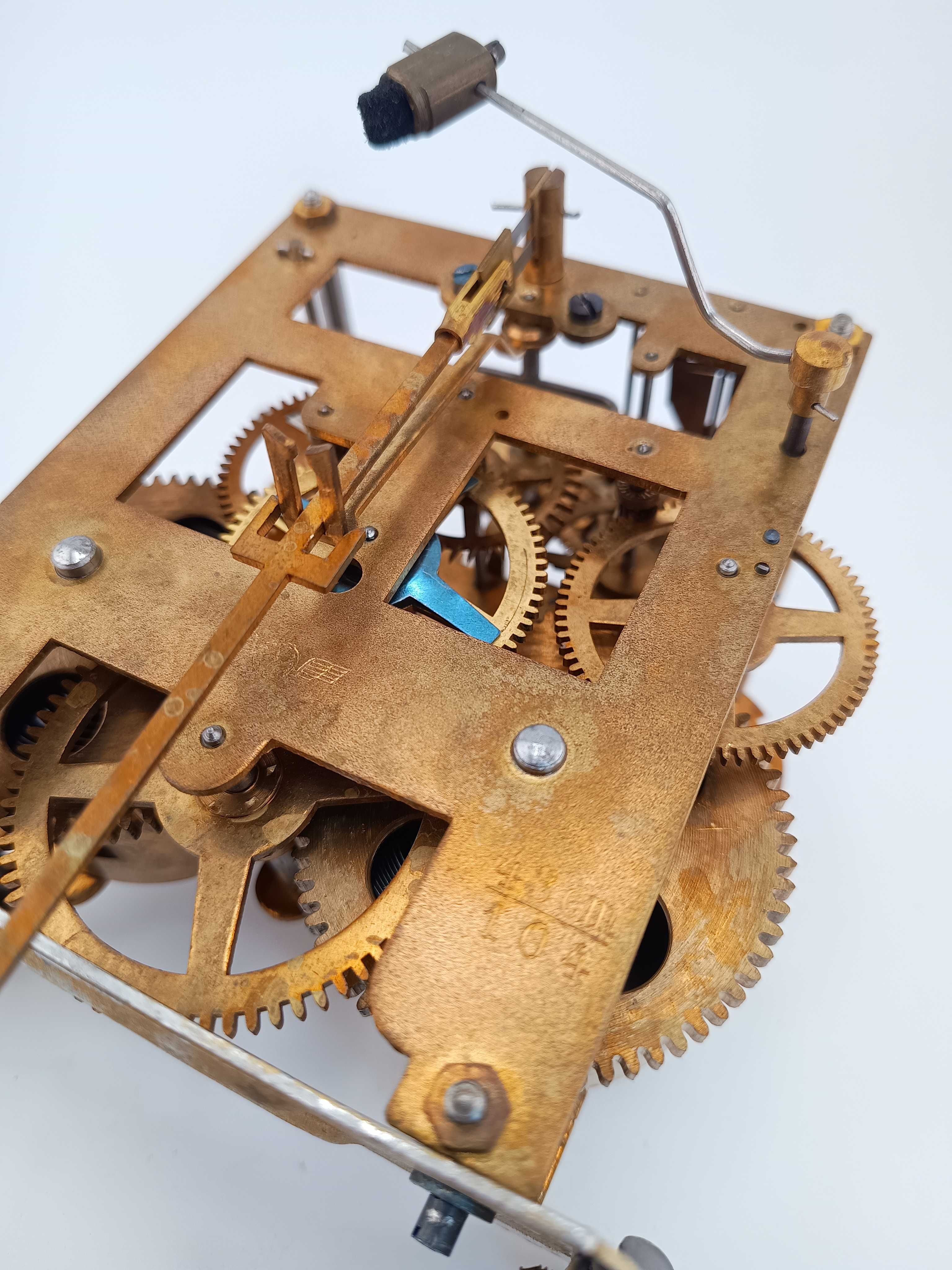Mechanizm do zegara wiszącego Kienzle (5)