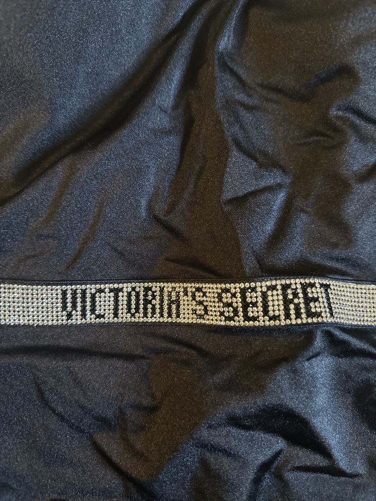 Продам слитный купальник Victoria Secret