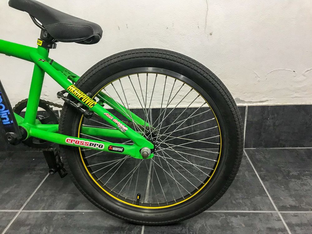 Bicicleta BMX praticamente nova